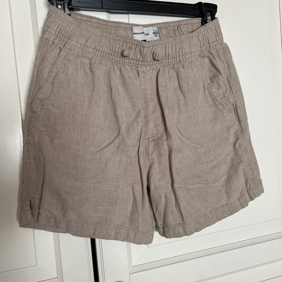 Abercrombie Boys Tan Flat Front Shorts - Picture 1 of 3